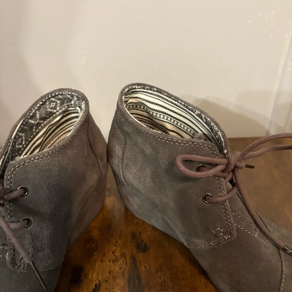 Toms Dark Grey Suede Wedge Heel Lace‎ Up Ankle Booties (Women's 6.5)